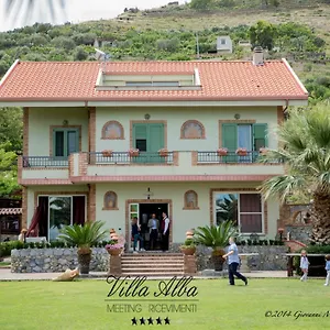 Couette-café Alba, Messine